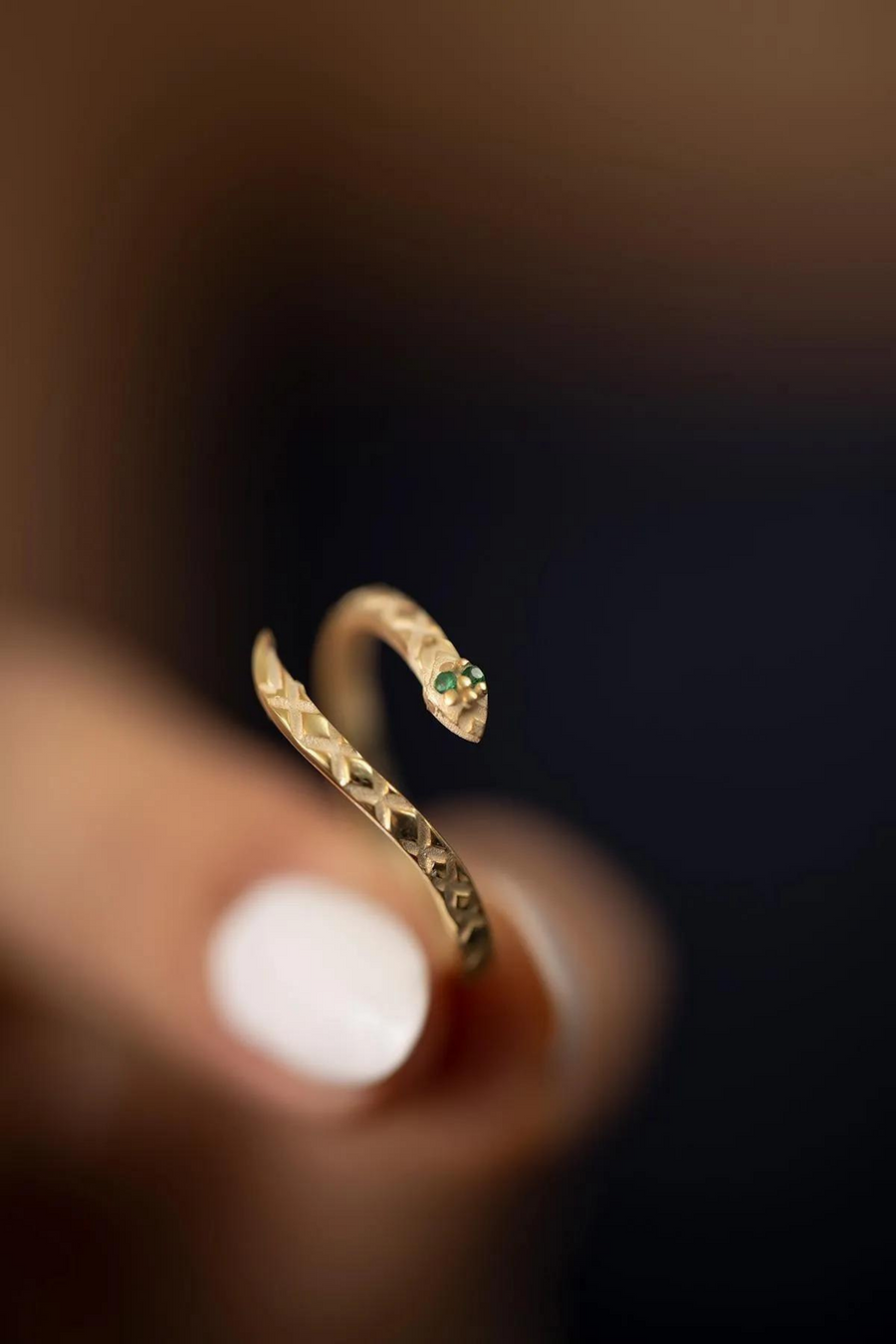 Snake Model Emerald Stone Italian Ring